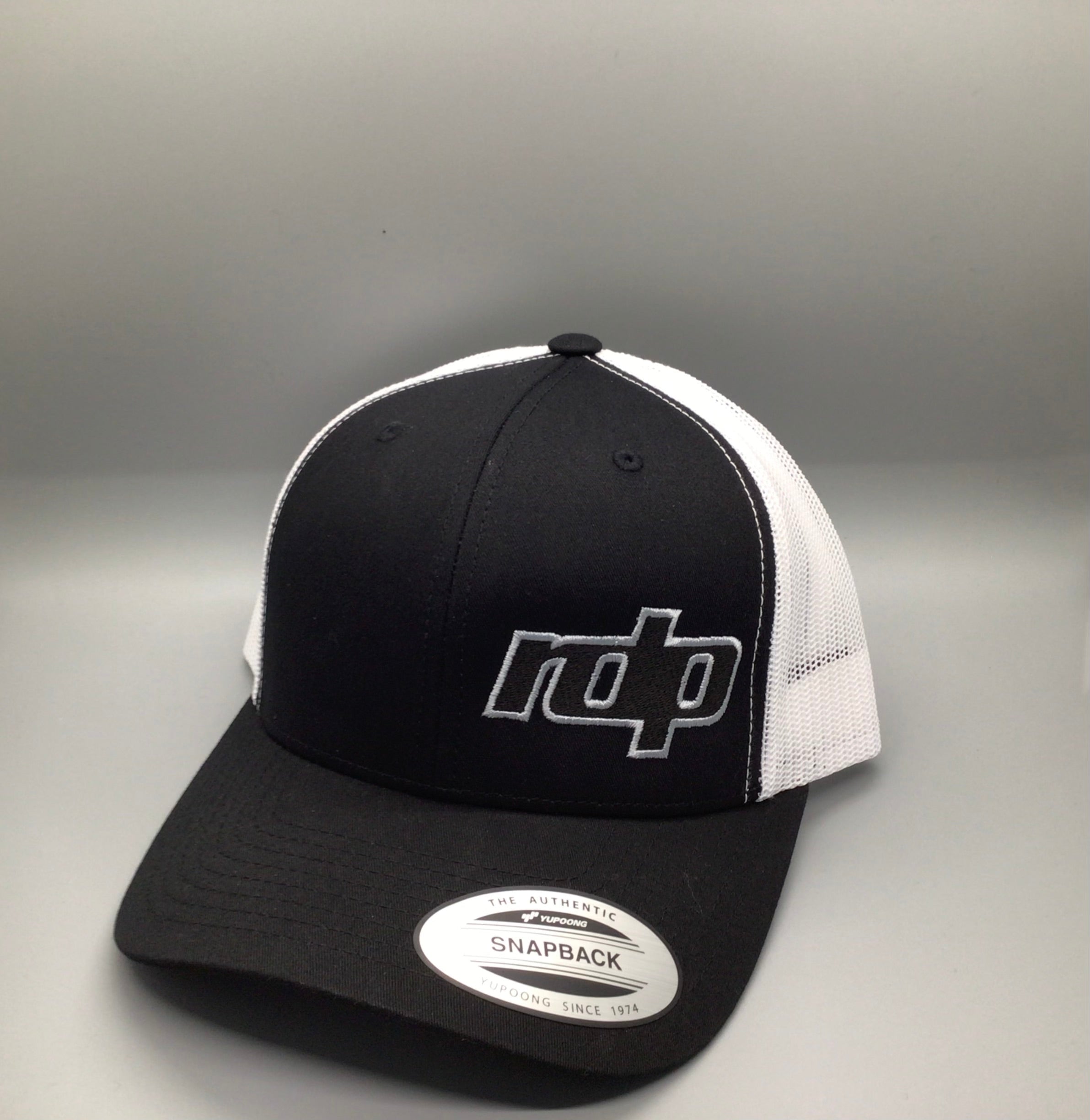 Authentic Snapback - Black/White Mesh