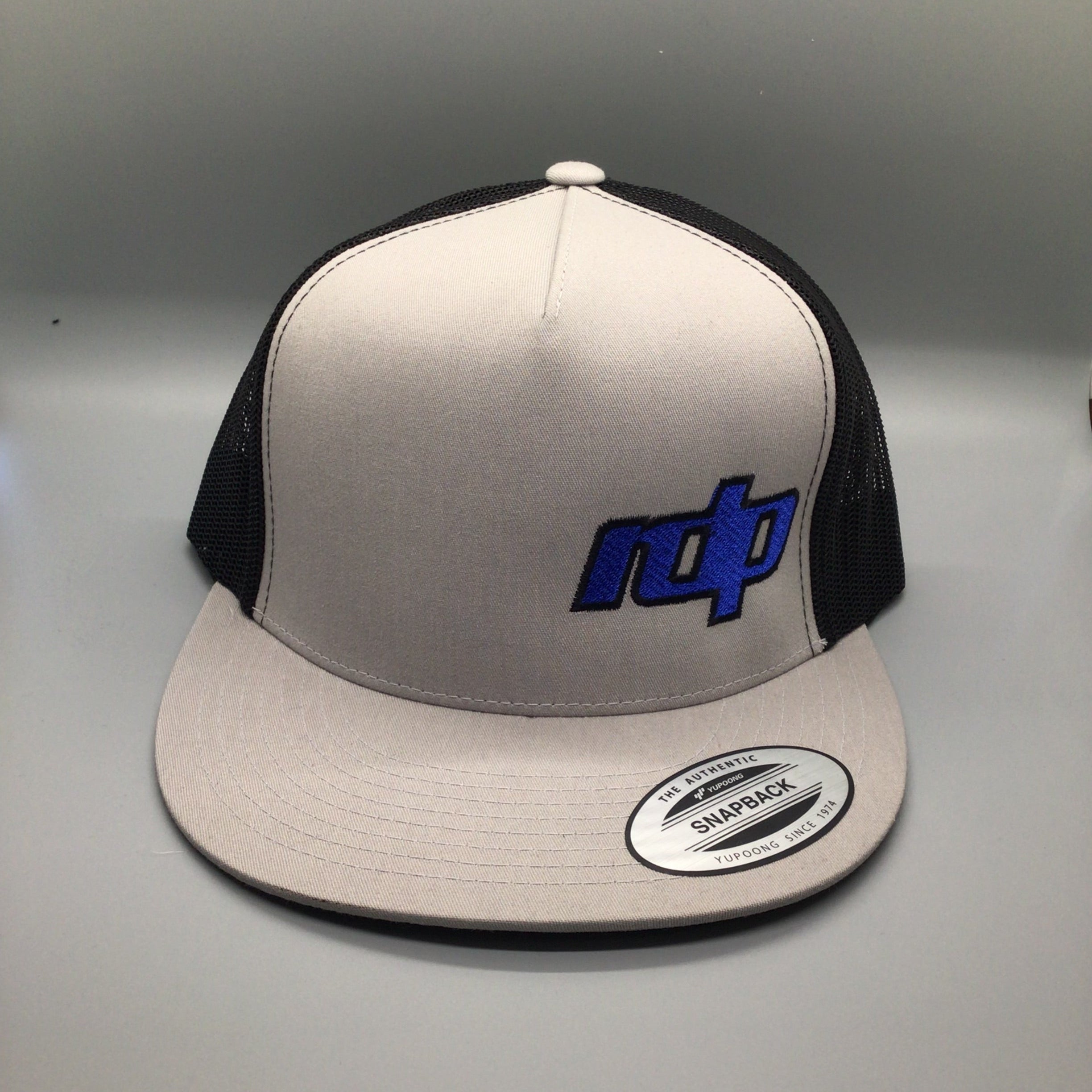 Authentic SnapBack Flatbill Grey/Black Mesh